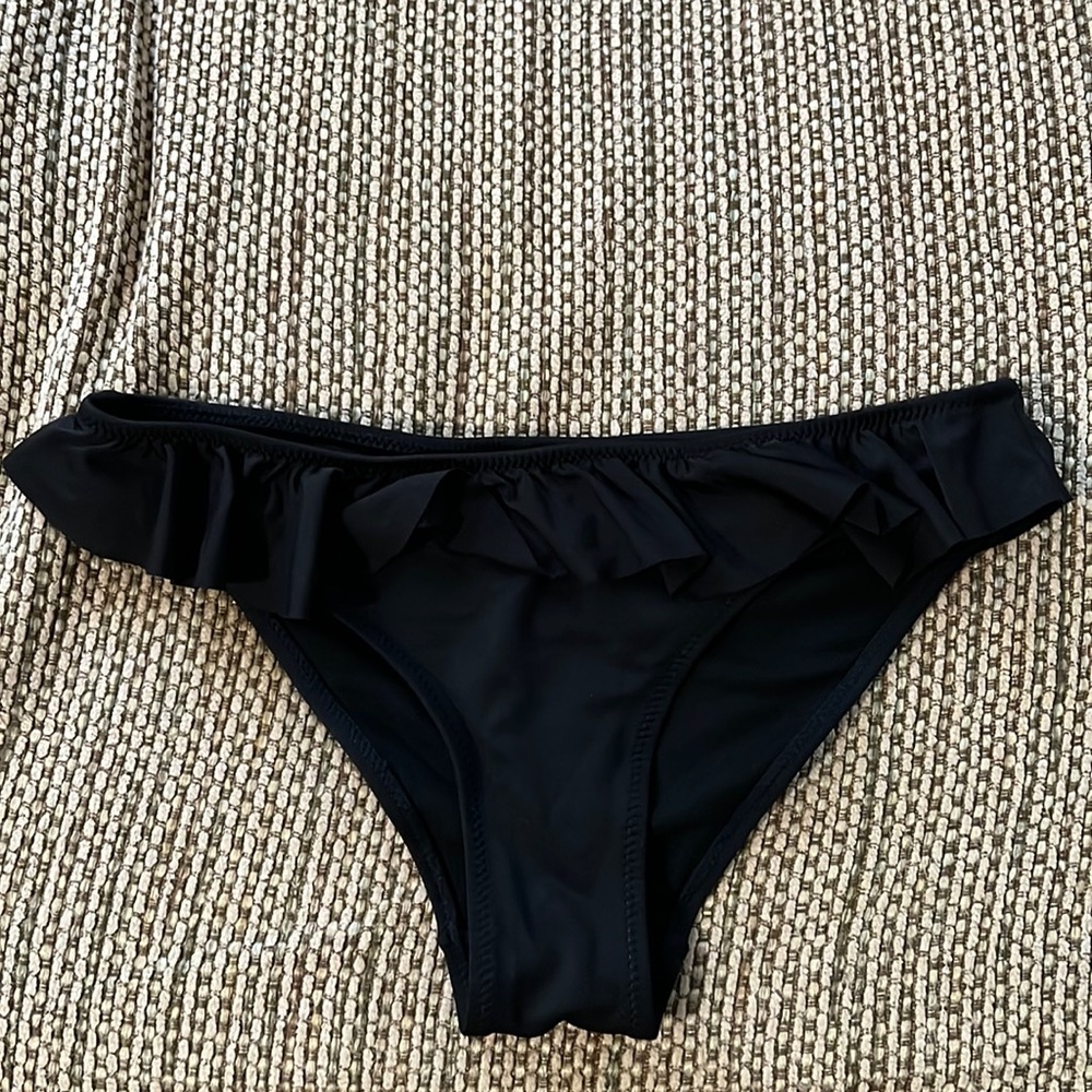 Ruffled bikini bottoms